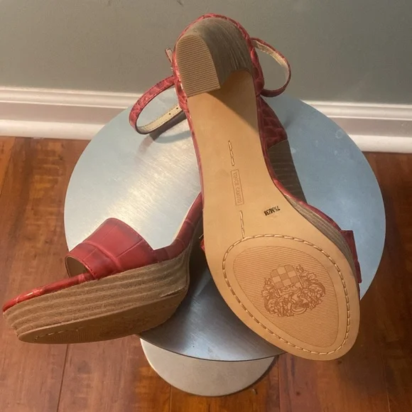 NEW VINCE CAMUTO RED ALLIGATOR LEATHER SANDAL - Picture 10 of 12